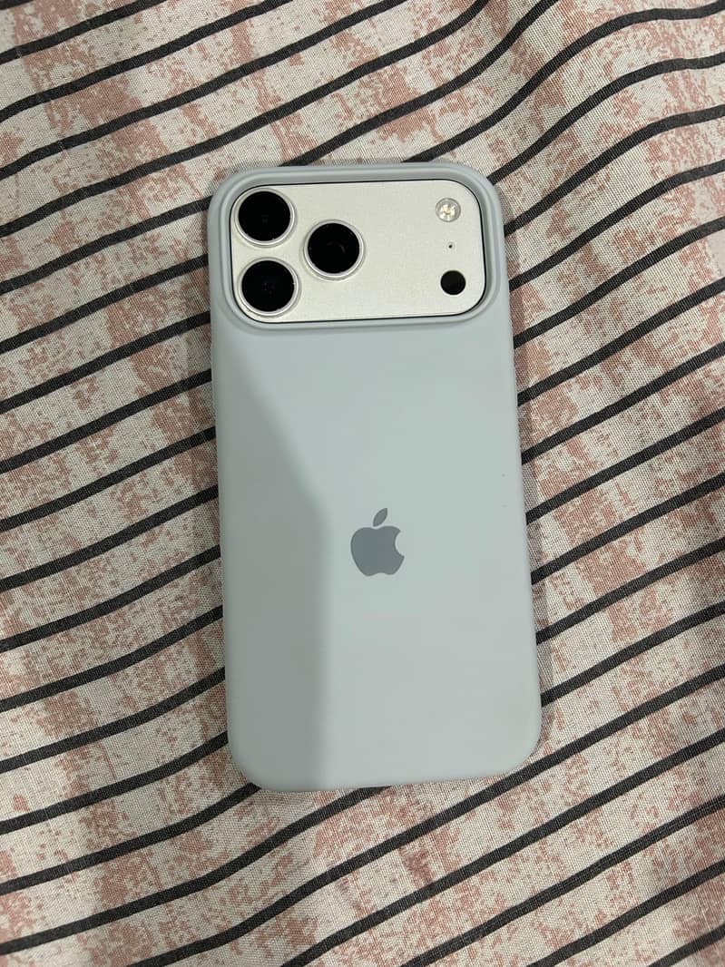 Apple iPhone 17 Pro Max 7