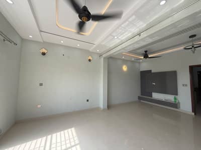 5 MARLA BRAND NEW LUXURY FULL HOUSE FOR RENT IN BAHRIA TOWN