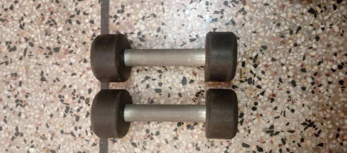 1KG Dumbbells Pair – Almost Brand New