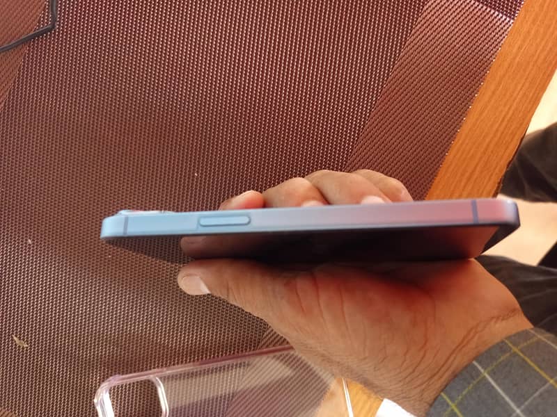 Apple iPhone 14 3