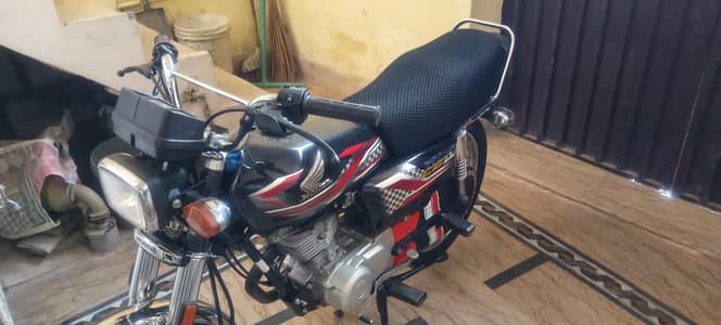 Honda 125 black colour total original