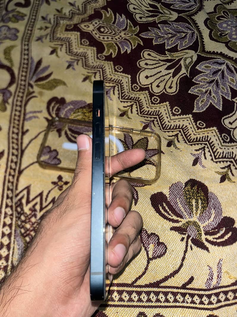 Apple iPhone 14 3