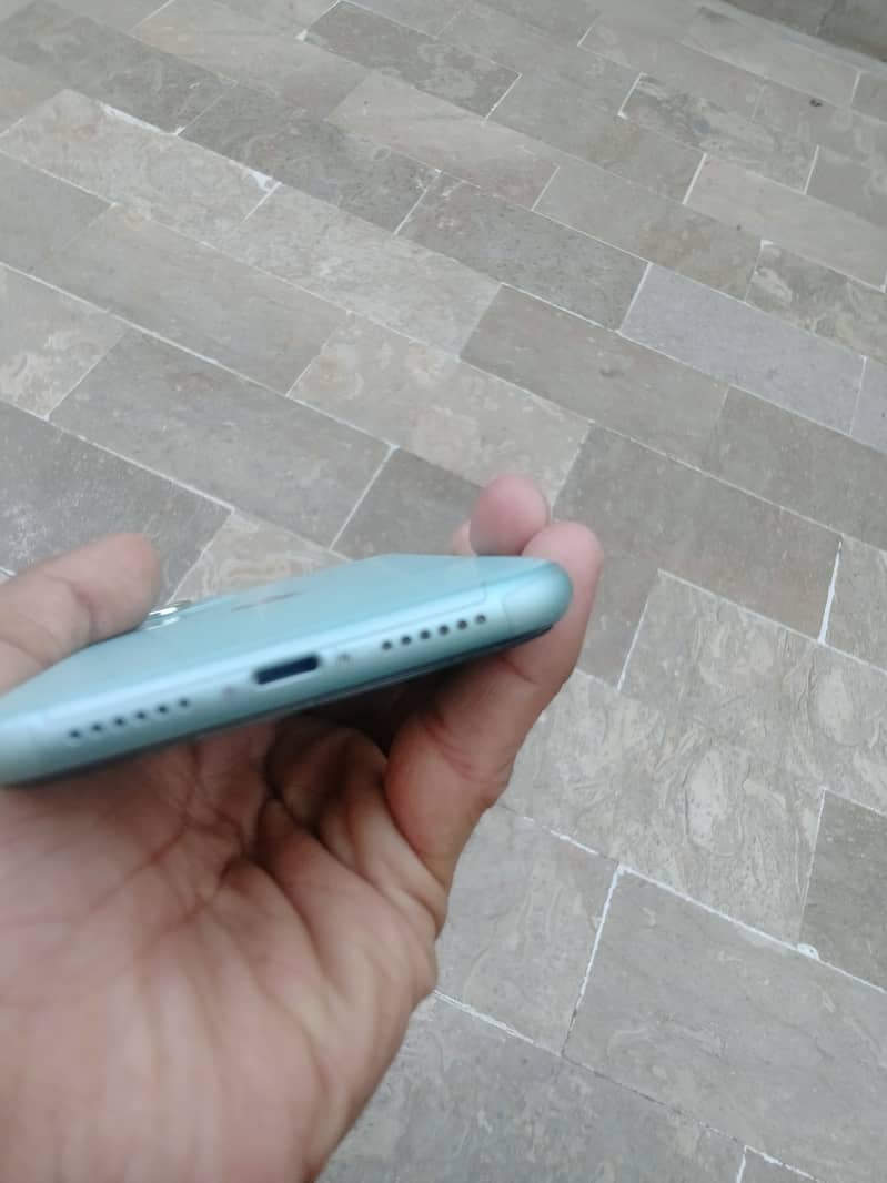 Apple iPhone 11 3