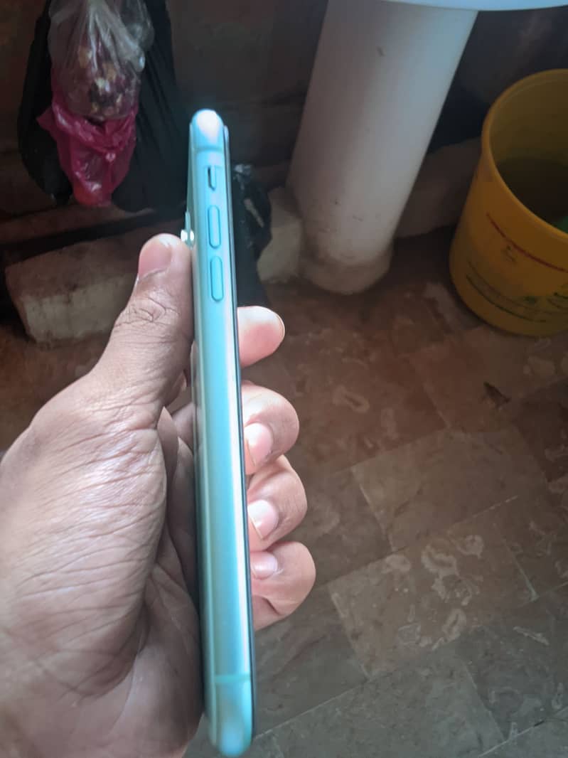 Apple iPhone 11 10