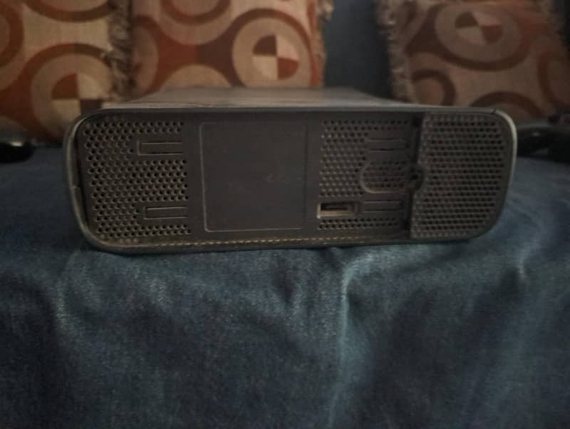 Xbox 360 with 2 controller 3