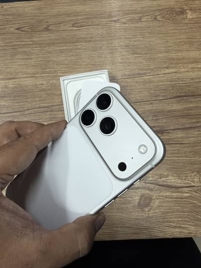 Iphone 17pro max 512gb pta Aproved silver with box cabl charger