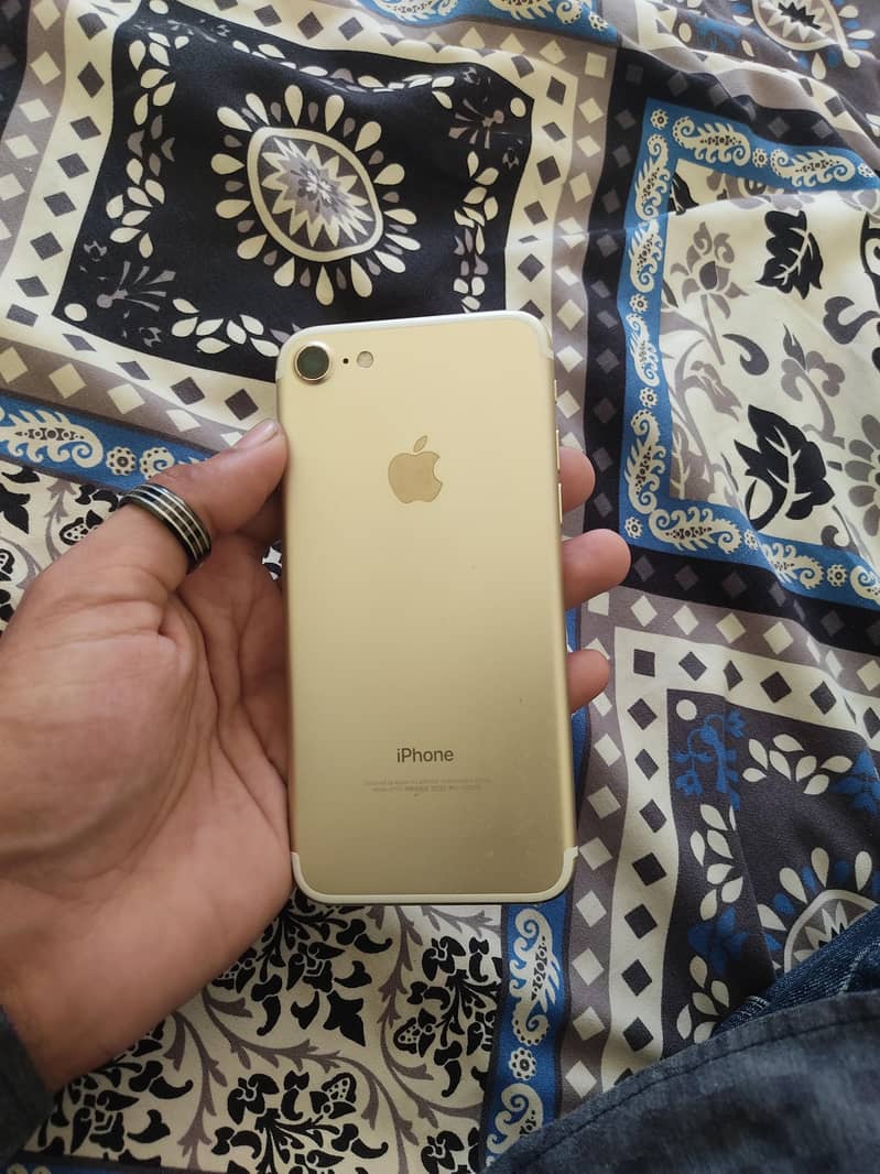 Apple iPhone 7 0