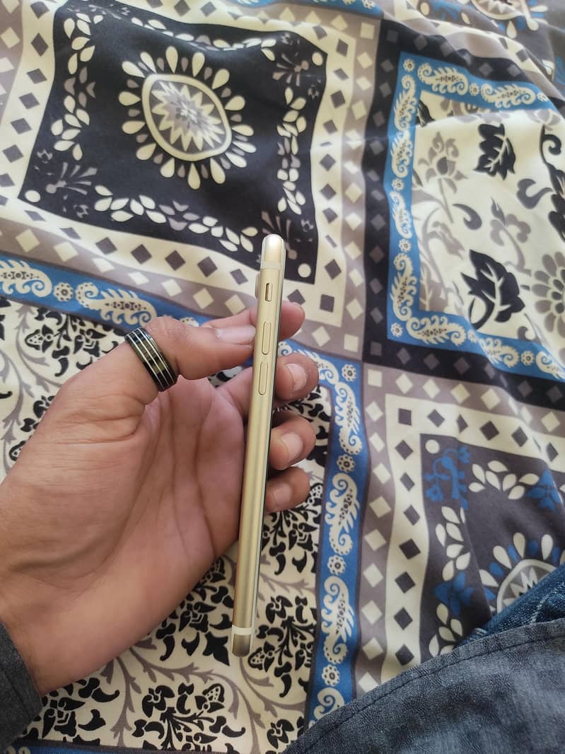 Apple iPhone 7 2