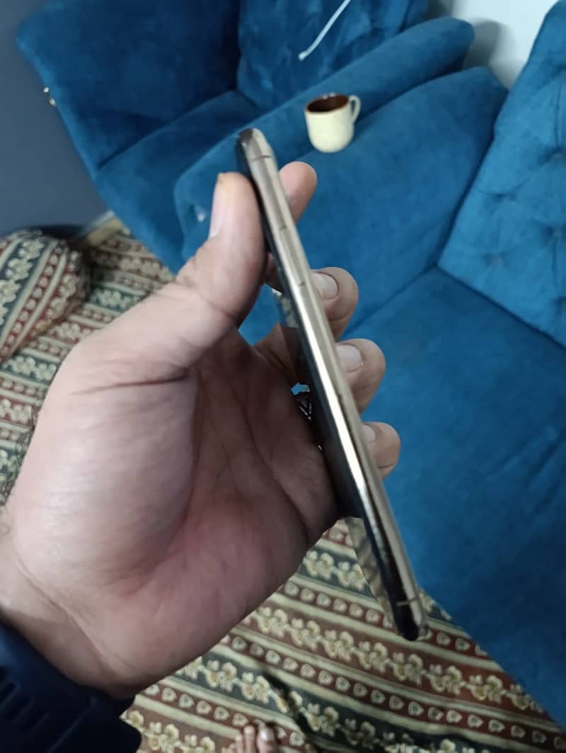 Apple iPhone 11 Pro Max 2