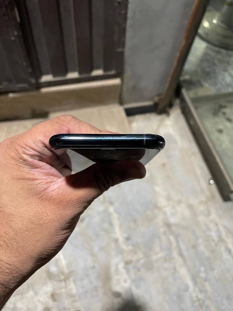 Apple iPhone 11pro 4