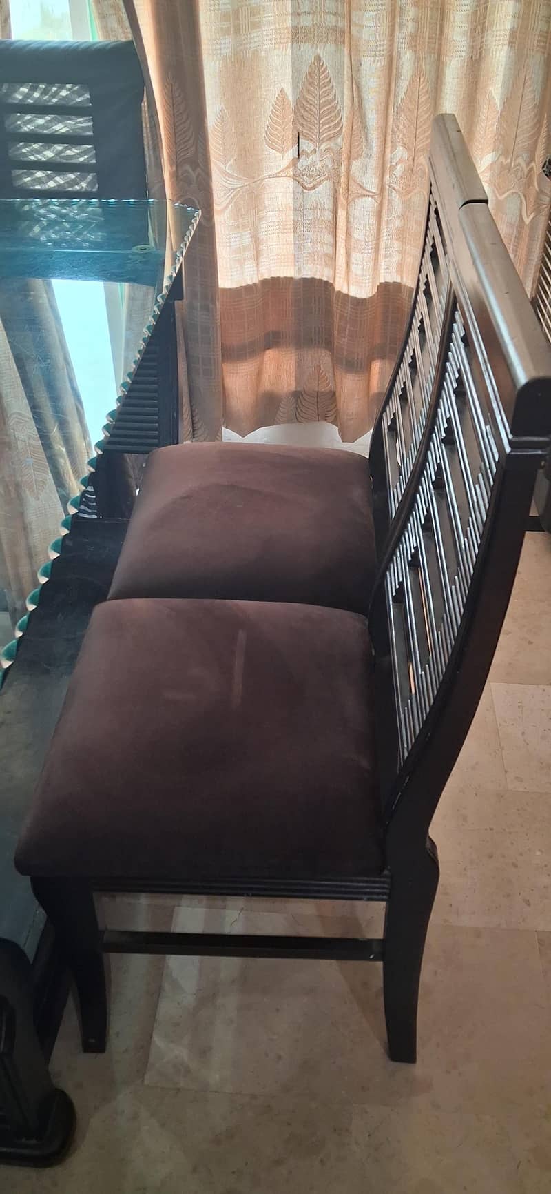 Dining table with 6 Chairs 2