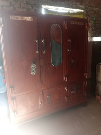 Safe almari good condition