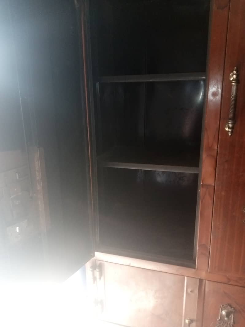 Safe almari good condition 3
