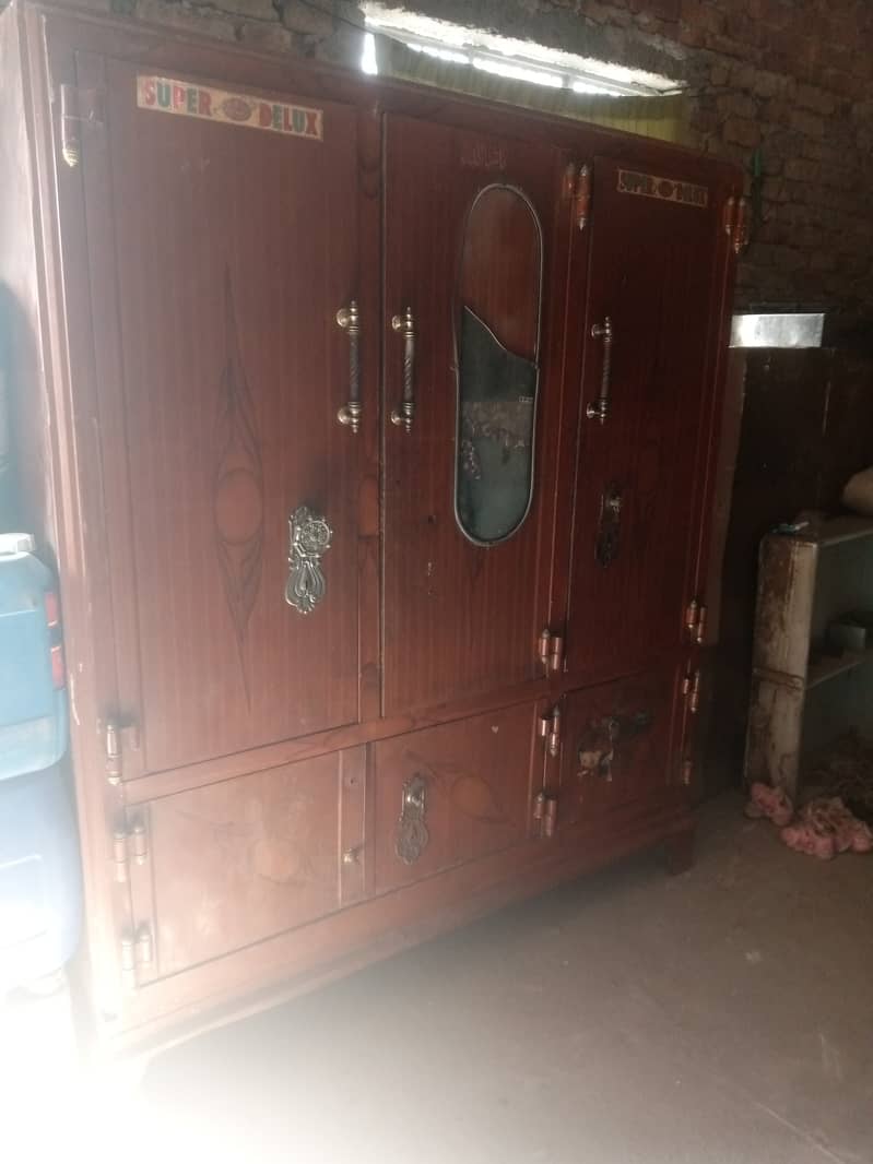 Safe almari good condition 4