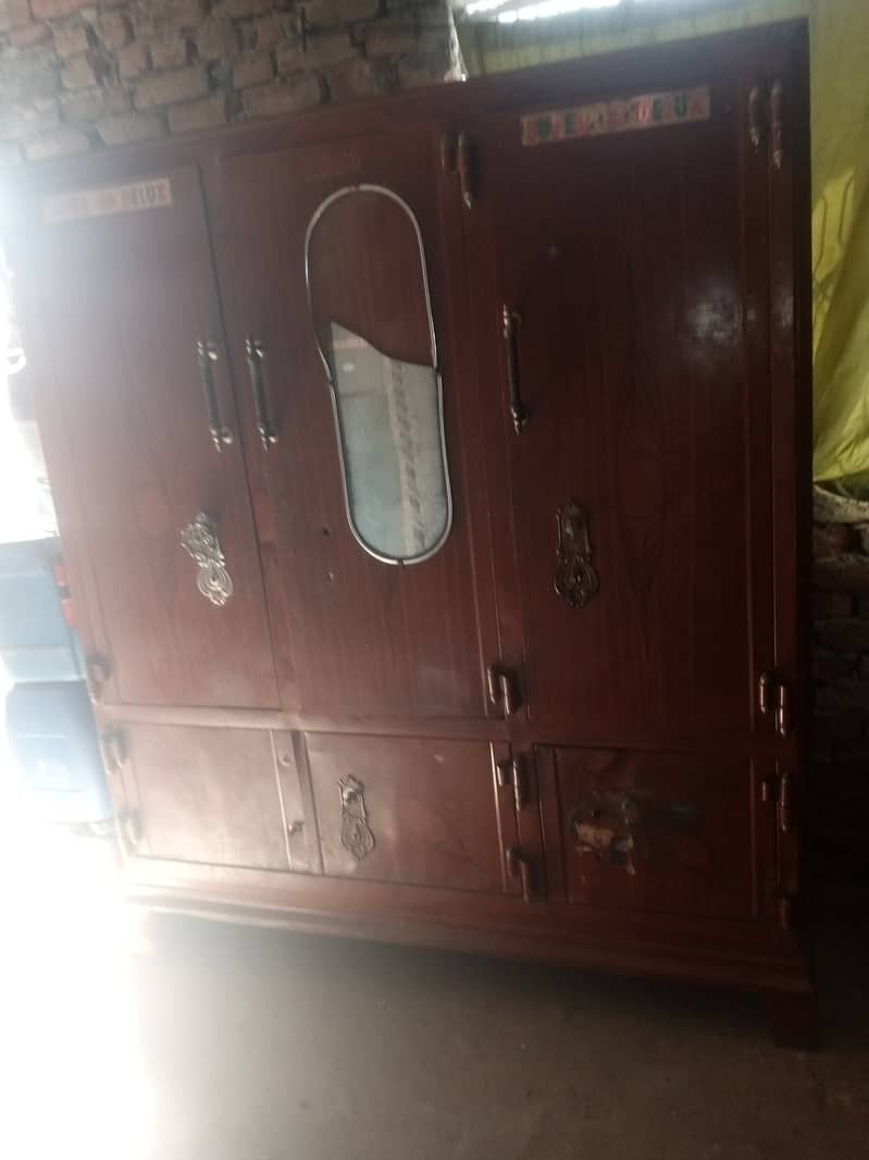 Safe almari good condition 5