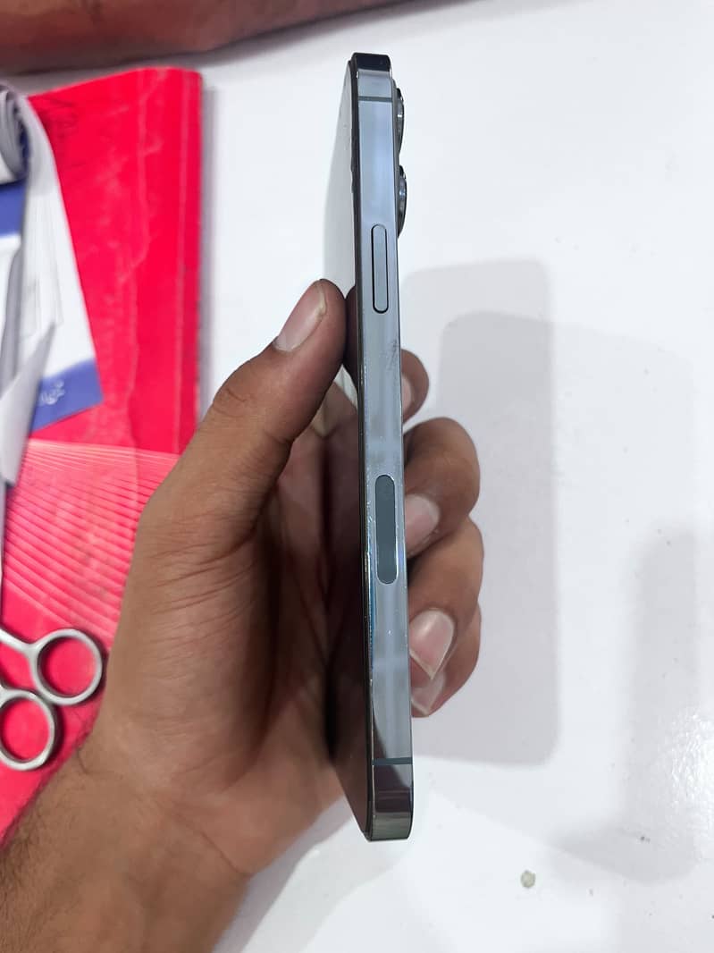 Apple iPhone 13 Pro Max 3
