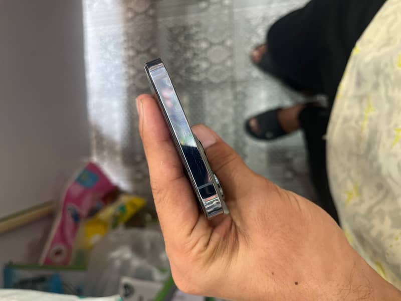 Apple iPhone 13 Pro Max 4