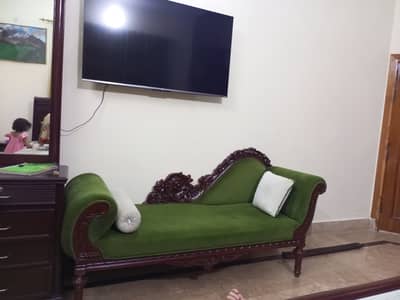 Green colour velvet cover dewan in perfect condition
