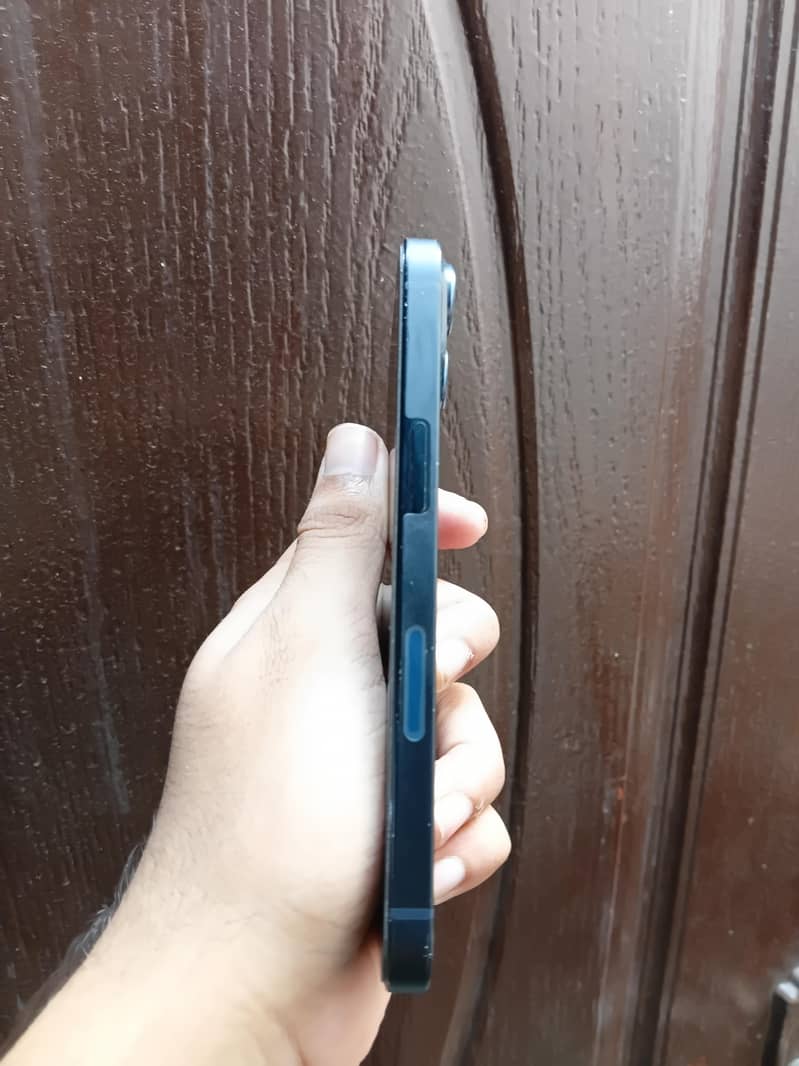 Apple iPhone 13 2