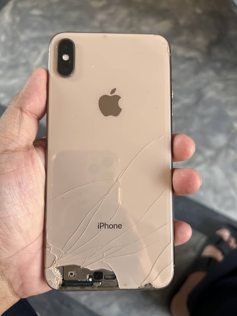 Apple iPhone XS Max 3