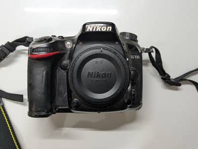Nikon D7100 Body with two battery's and charger (fix price)