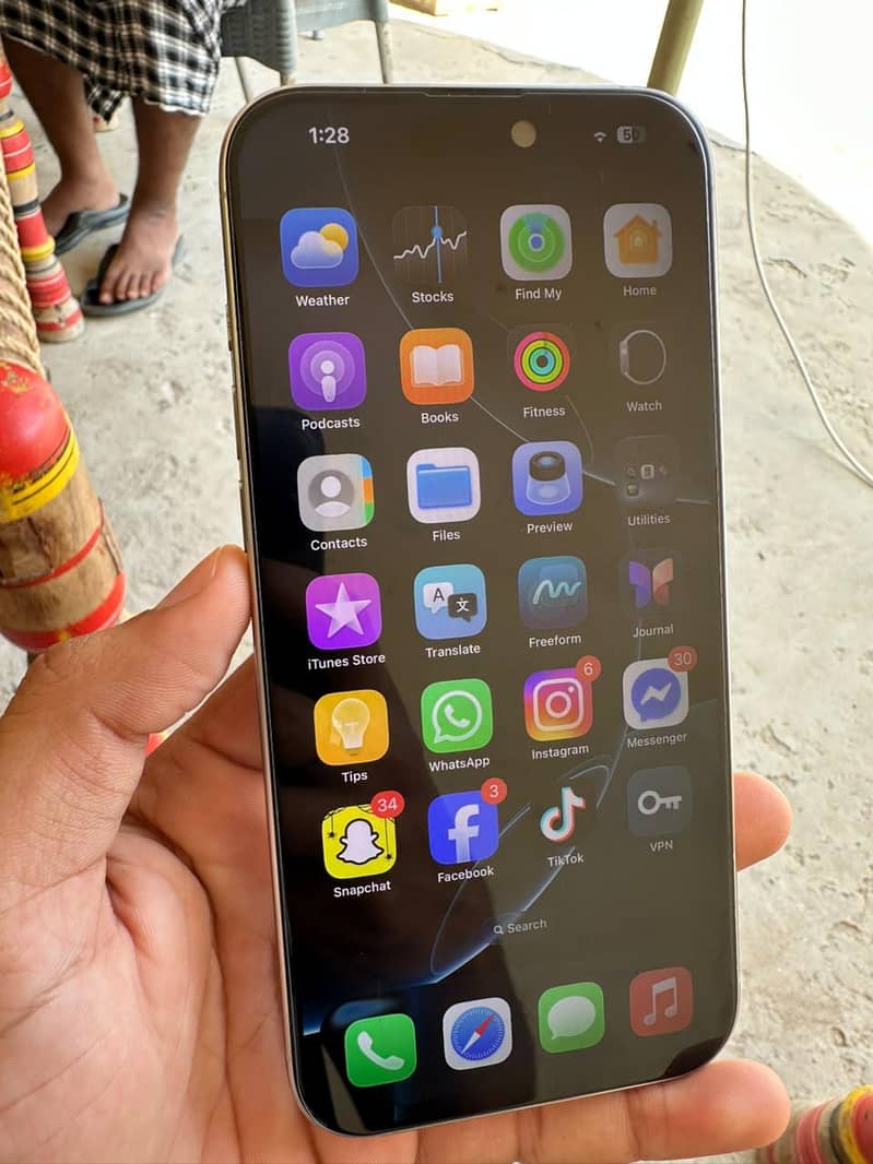 Apple iPhone 16 Pro Max 2