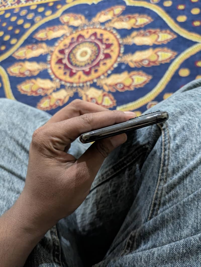 Apple iPhone 11 Pro Max 6