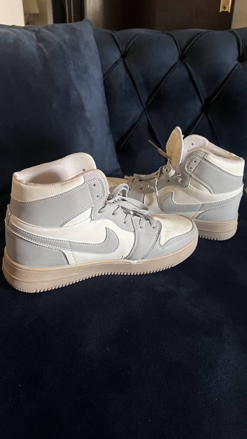 Sneakers 0