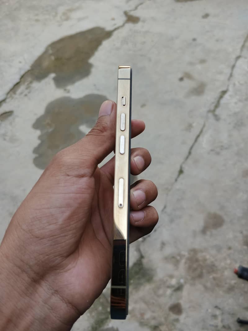Apple iPhone 14 Pro 3