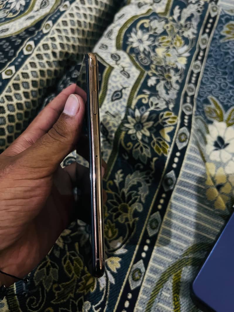 Apple iPhone XS Max 0