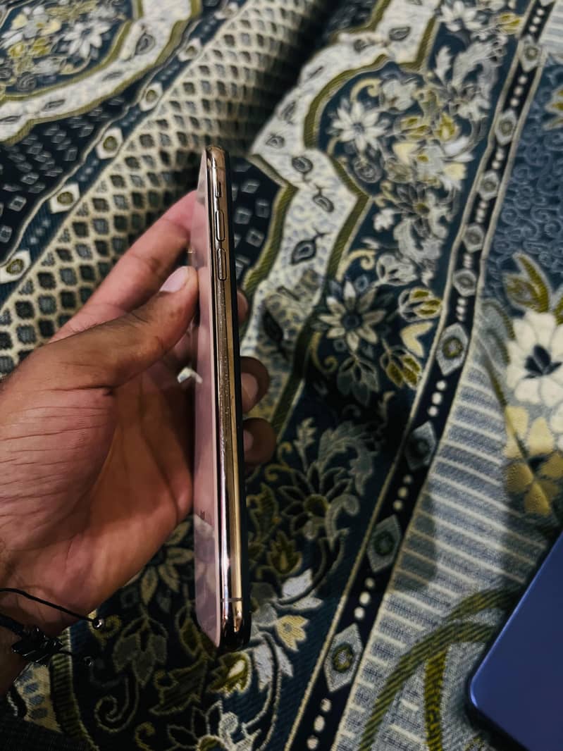 Apple iPhone XS Max 6