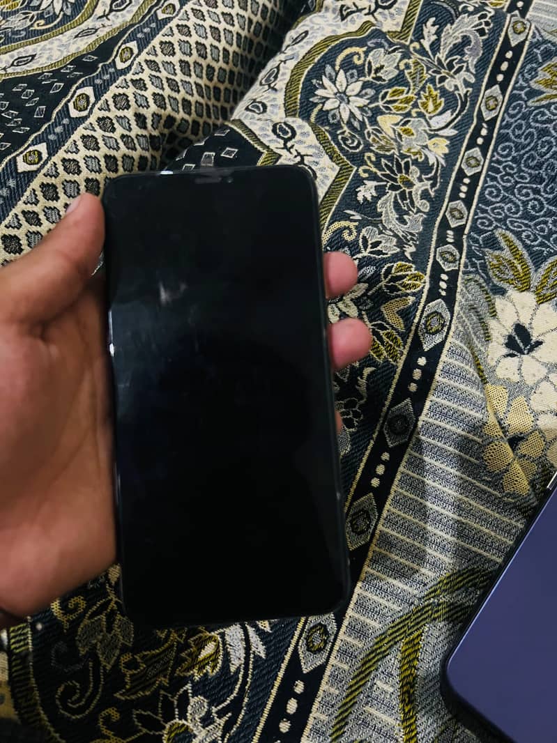 Apple iPhone XS Max 9