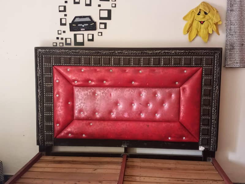 bed and dressing table 0