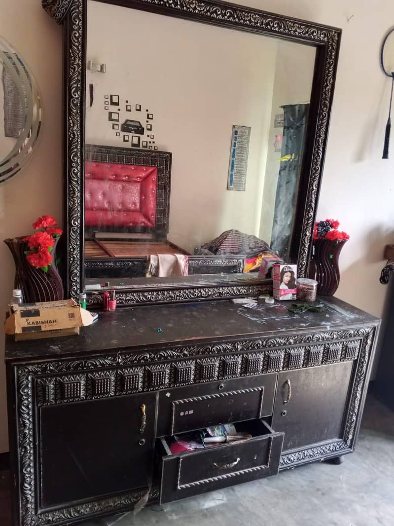 bed and dressing table 3