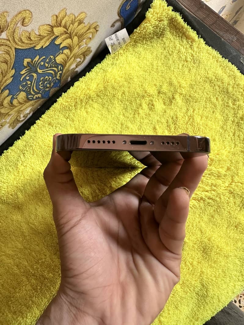 iPhone 14 Pro Max 2