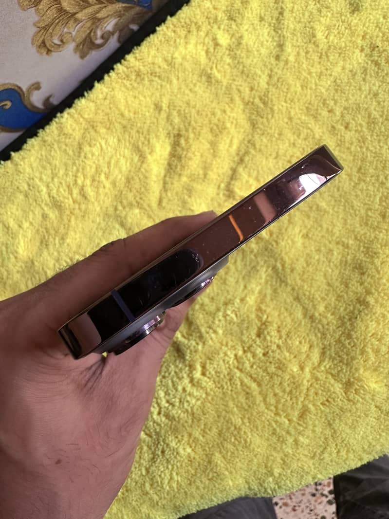 iPhone 14 Pro Max 4