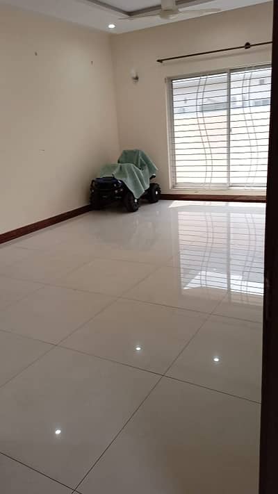 10 Marla Upper Portion Available For Rent Wapda Town Ph1 Block F2