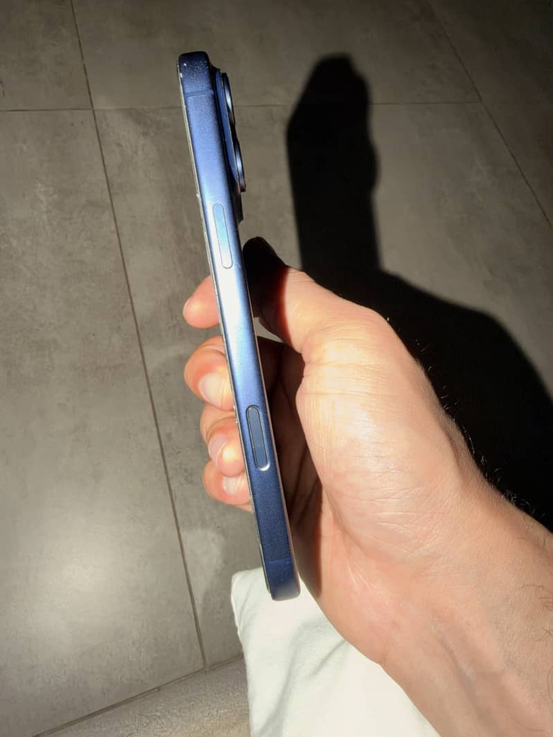 Apple iPhone 17 Pro Max 2