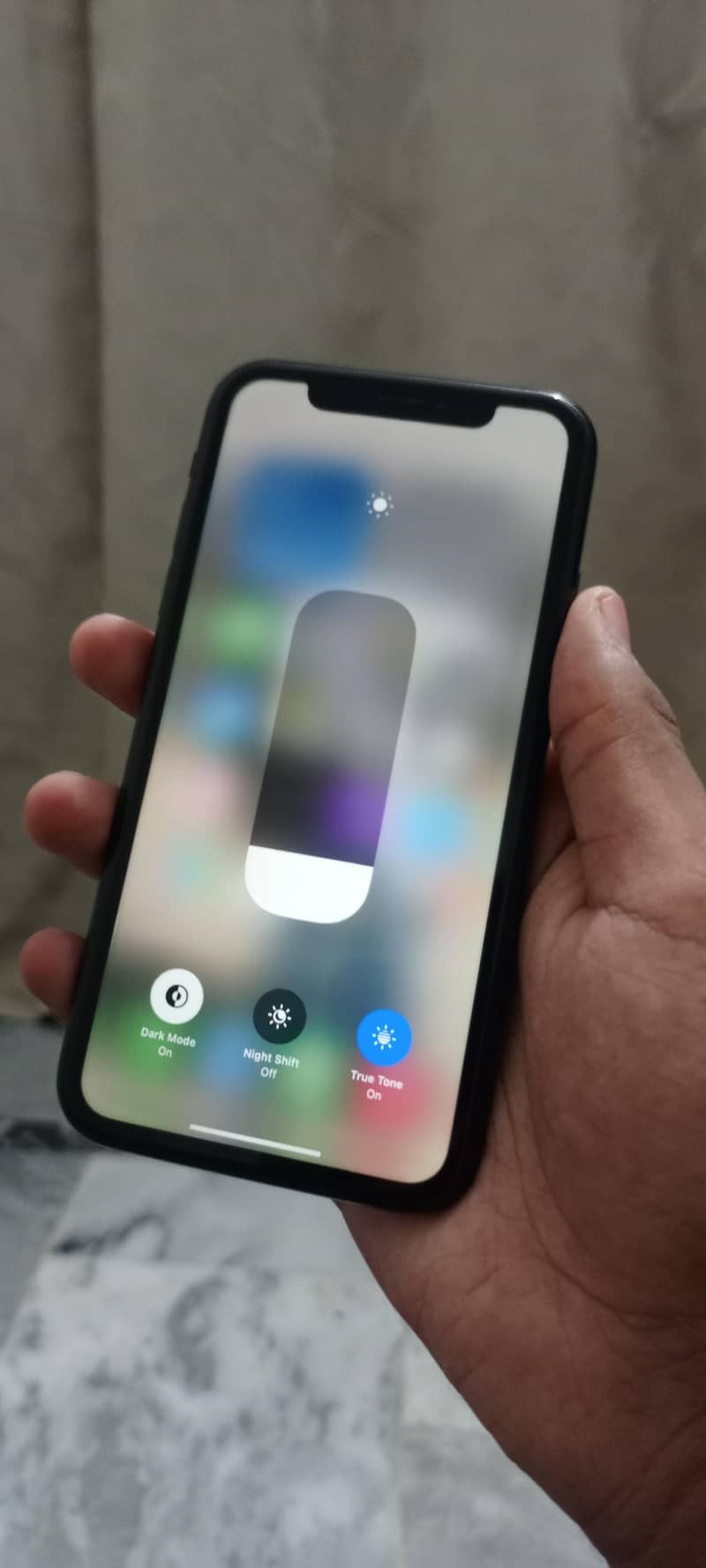 iPhone XR 1
