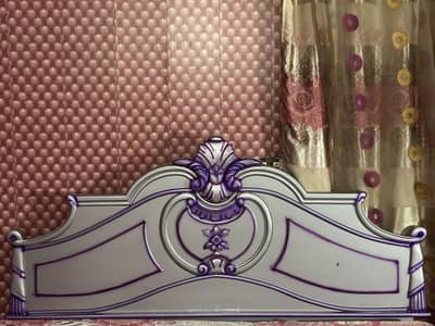 Master bed deco paint organic wooden work