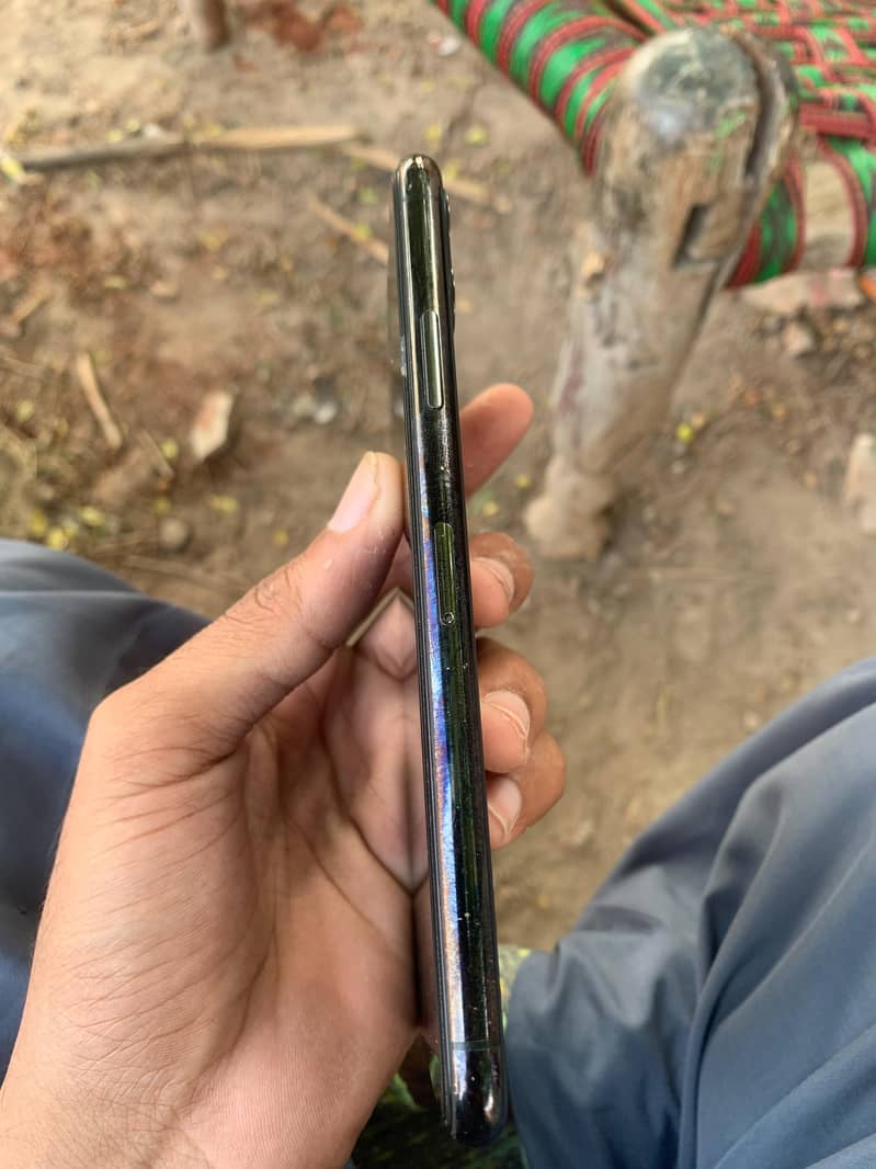 Apple iPhone 11 Pro Max 3