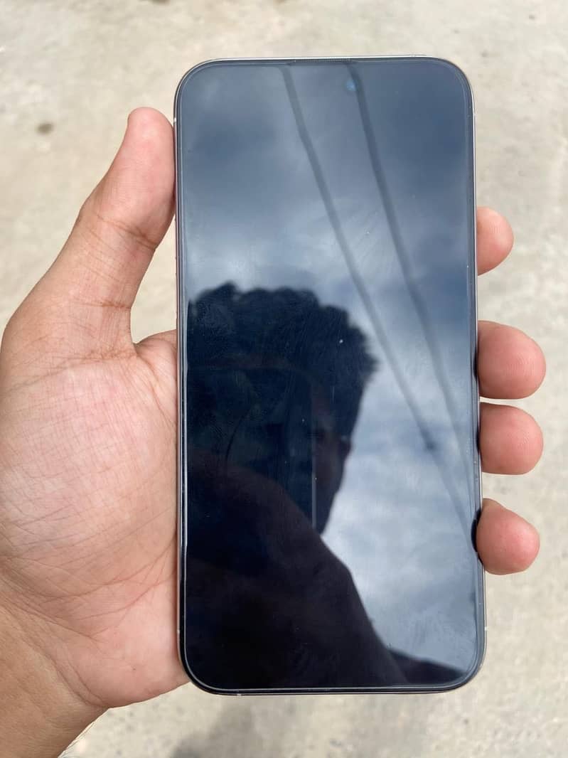 Apple iPhone 15 Pro Max 3