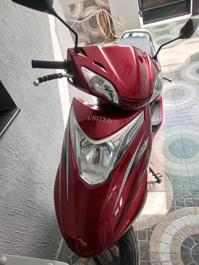 United 100cc petrol scooty