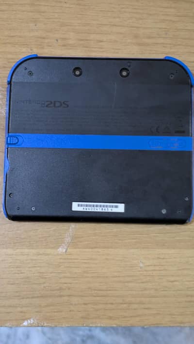 Nintendo 2ds with Games (R4 Cards and SD Card)
