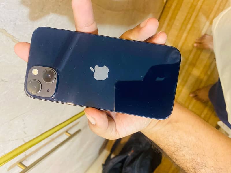 Apple iPhone 13 0