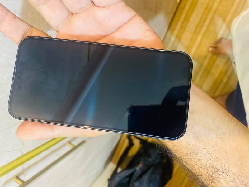 Apple iPhone 13 4