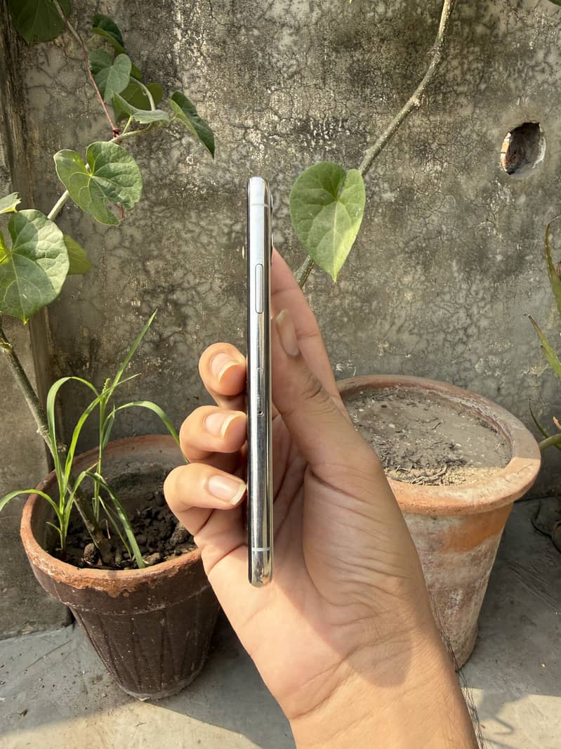Apple iPhone 11 Pro 2