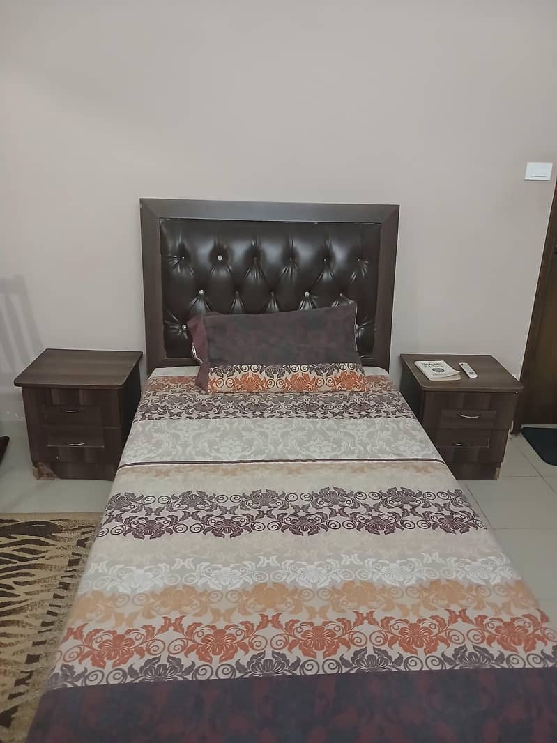 Single comfortable and stylish bed set. sofa cumbed 0