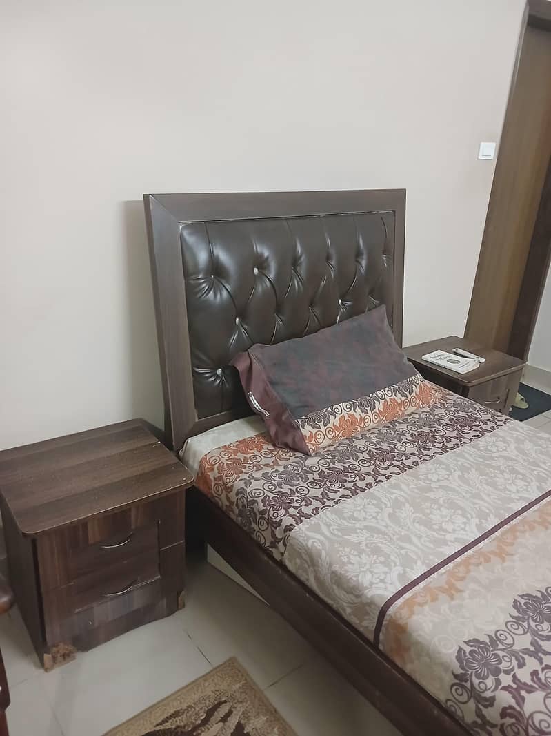 Single comfortable and stylish bed set. sofa cumbed 1