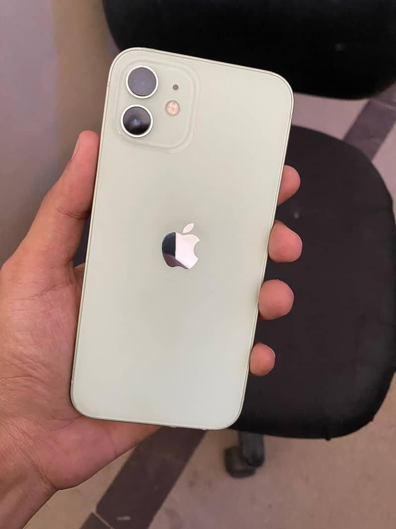 Apple iPhone 12 4
